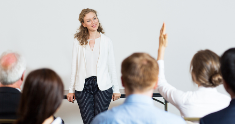 COLUNA-formacaodeprofessores-jul25-mentoria-e-residencia-pedagogica-EDUCADOR21